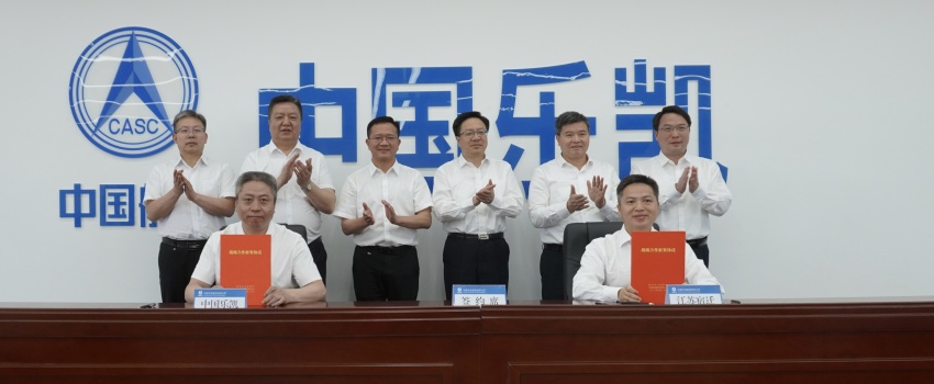 中國樂凱與宿遷市簽訂合作協(xié)議 侯景濱、李東會見宿遷市委書記陳忠偉并共同見證簽約