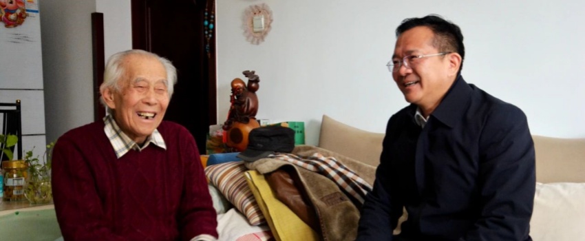 中國(guó)樂凱黨委領(lǐng)導(dǎo)看望慰問樂凱老領(lǐng)導(dǎo)、老專家、老干部、老黨員及生活困難職工